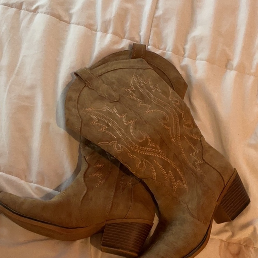 Women's Tan Heeled Boots